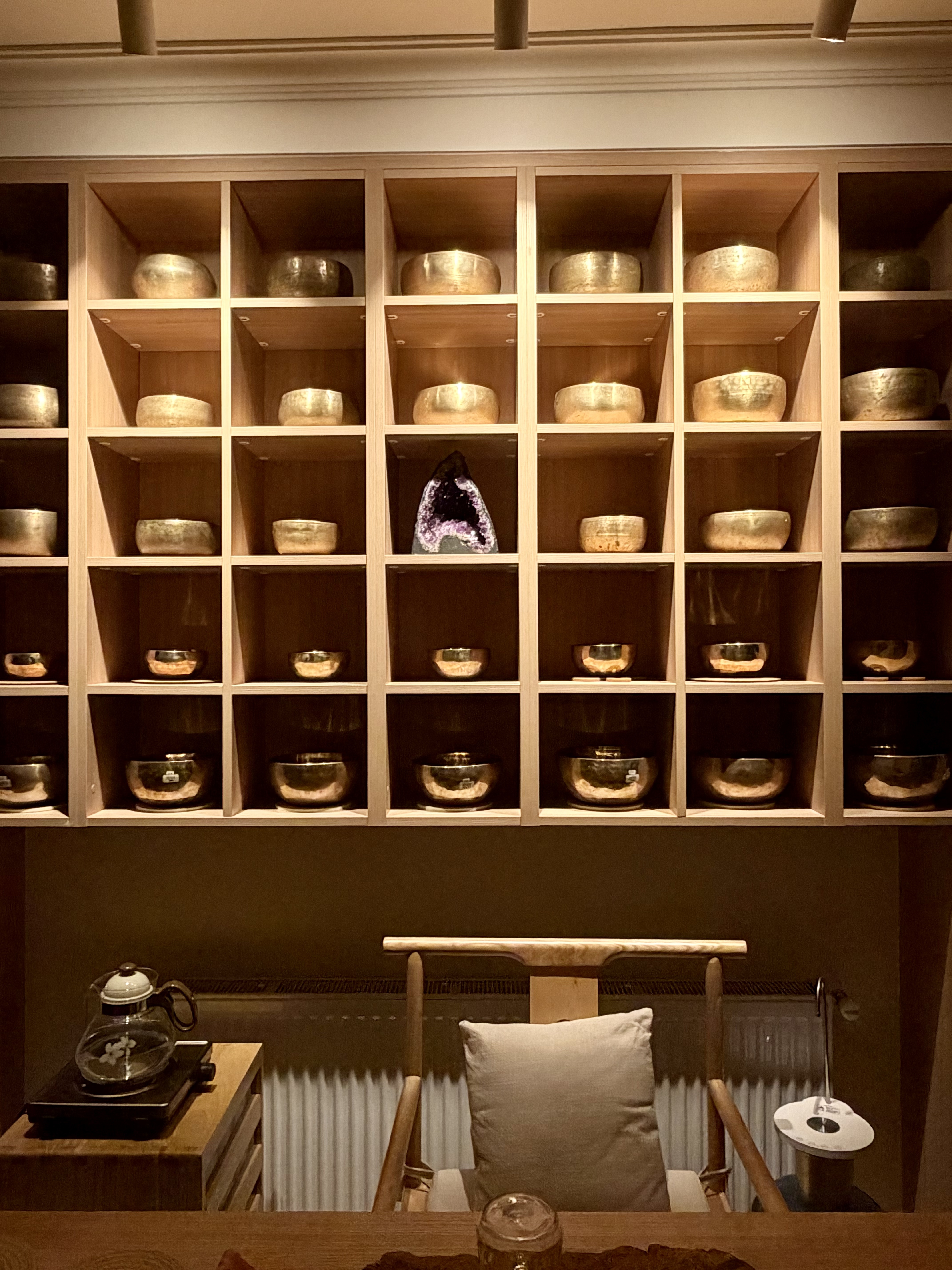 Book Singing Bowl Therapist Training in China